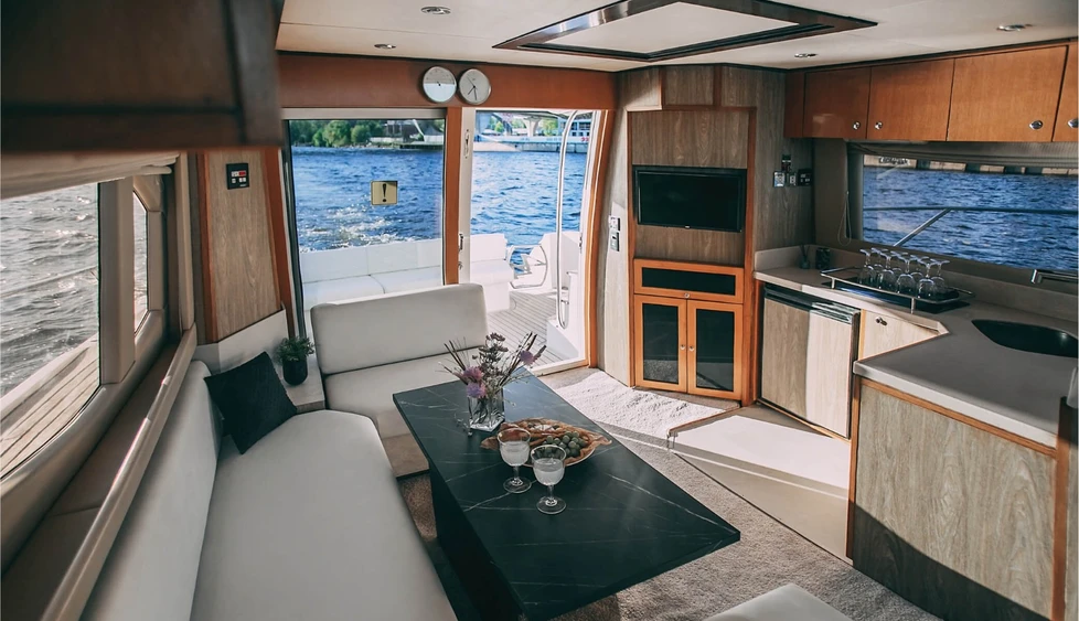 Яхта Majesty 44