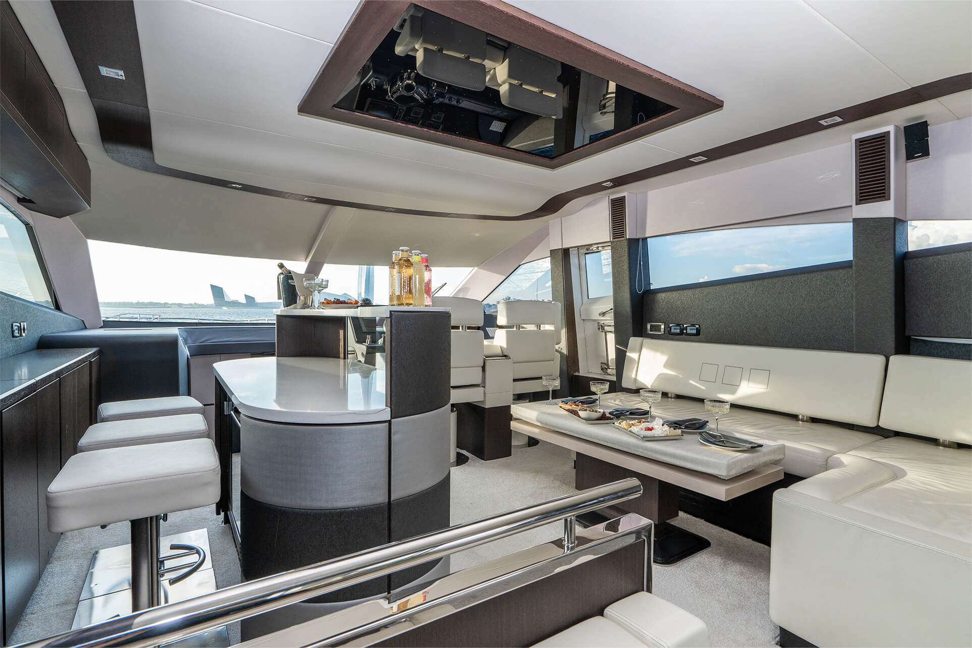 Яхта Galeon 640 Fly