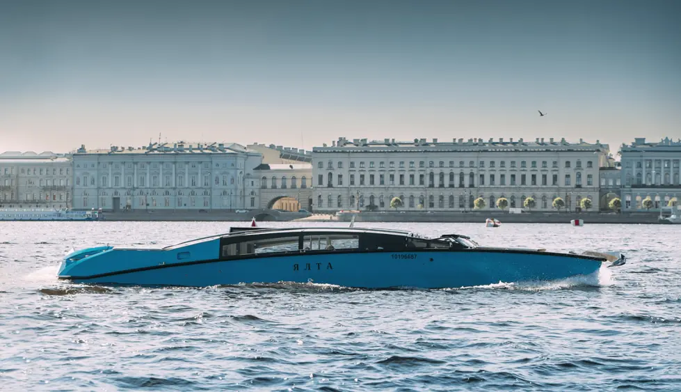Яхта Ялта
