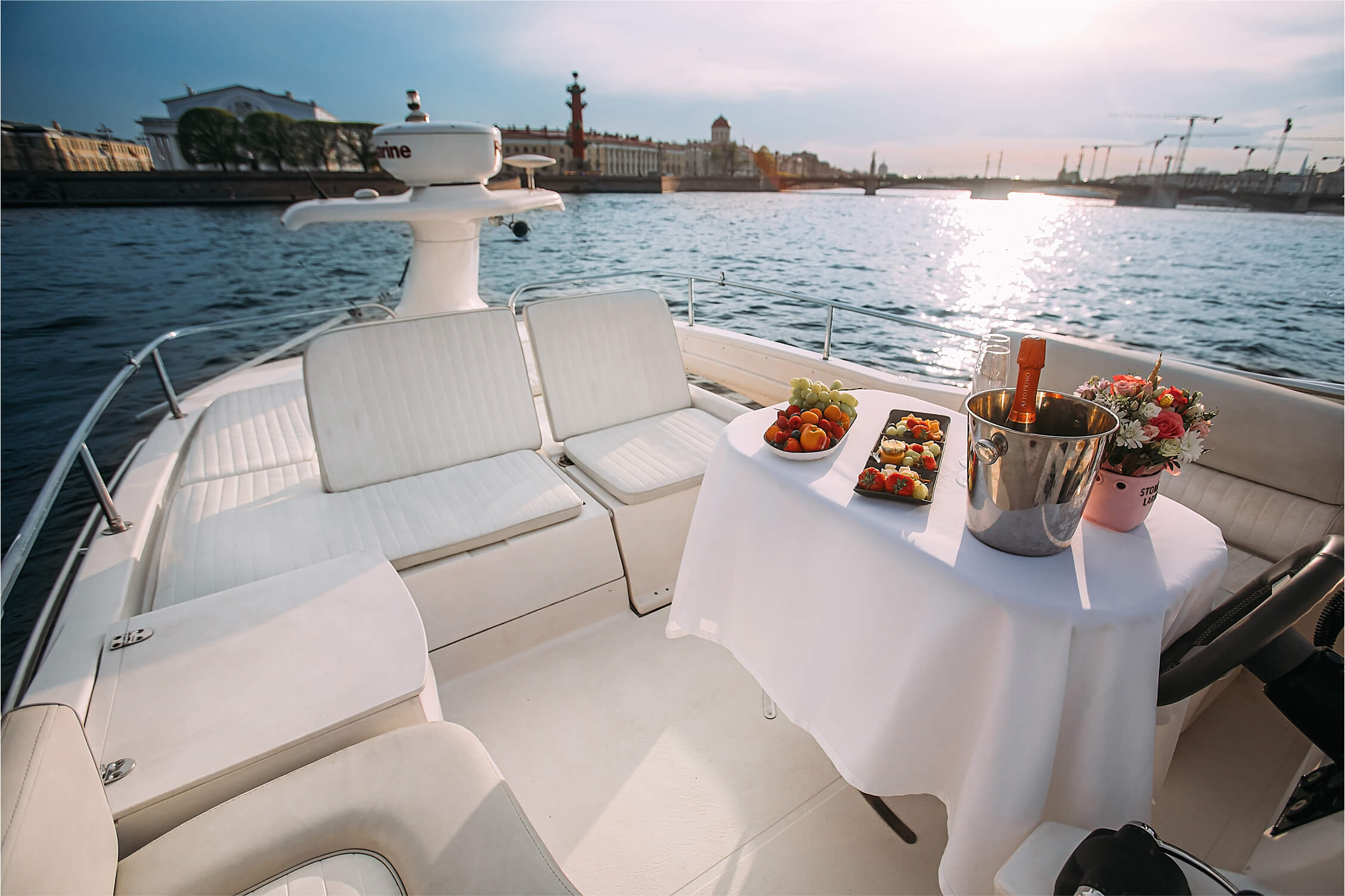 Яхта Sealine 37