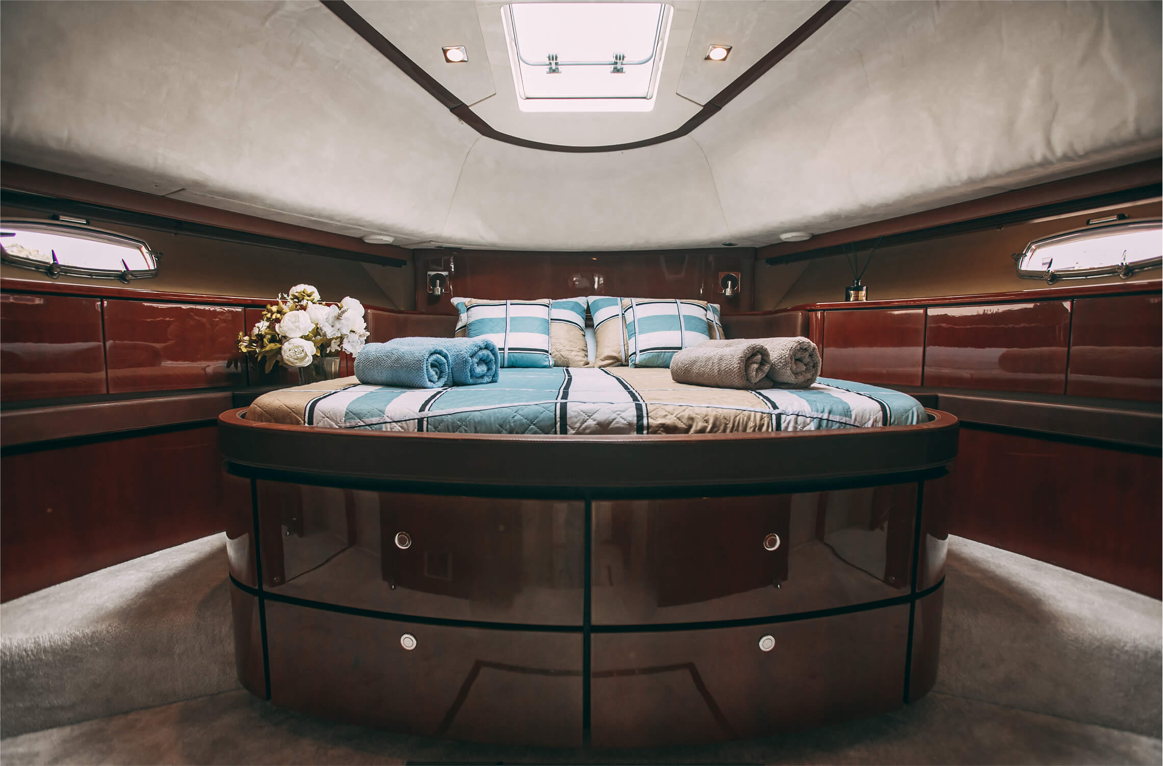 Яхта Fairline 68