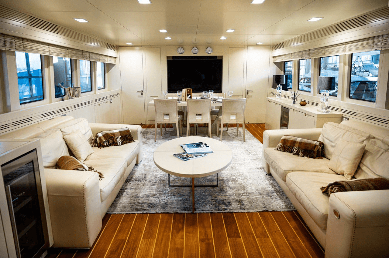 Яхта Benetti 90