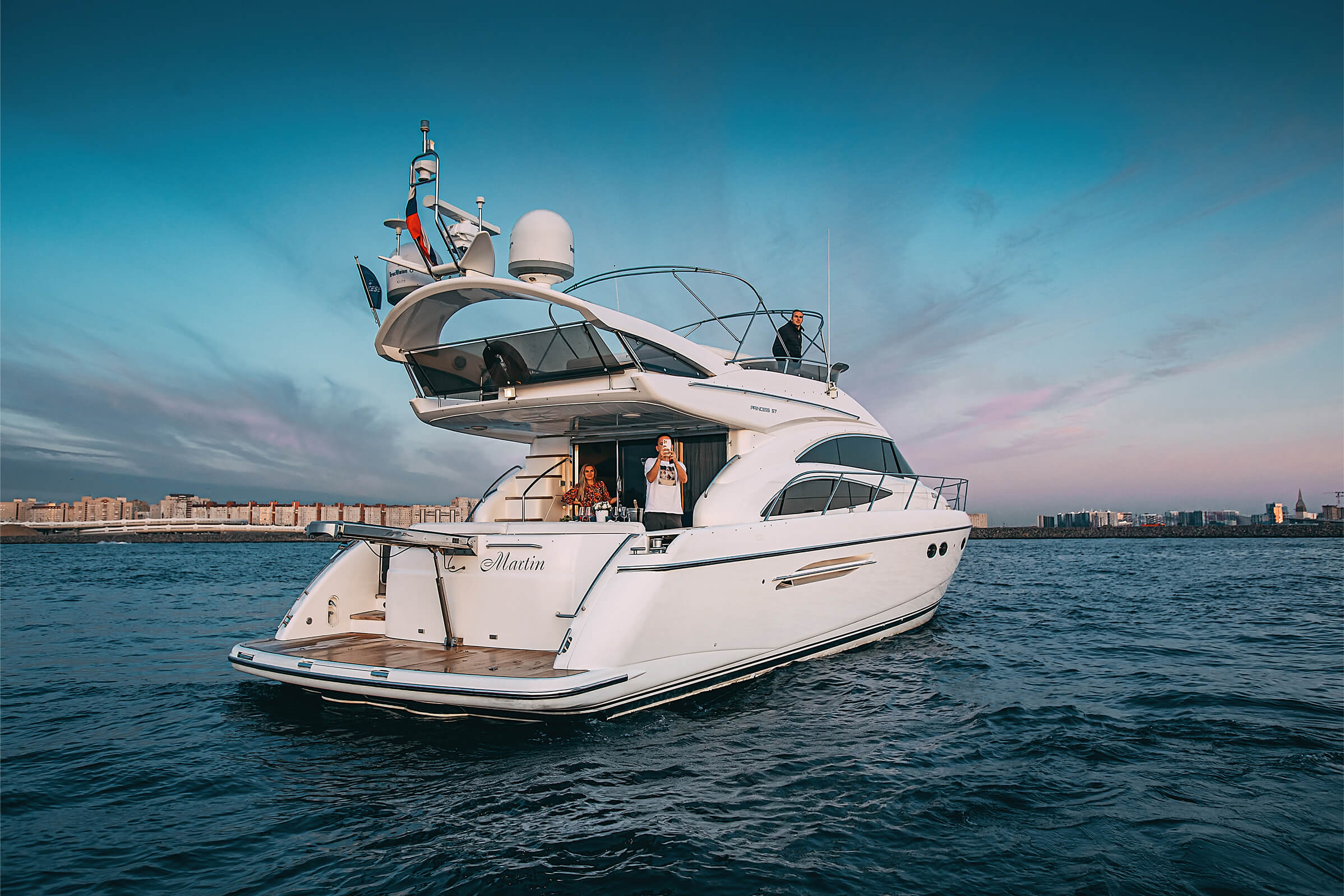 Яхта Princess 57
