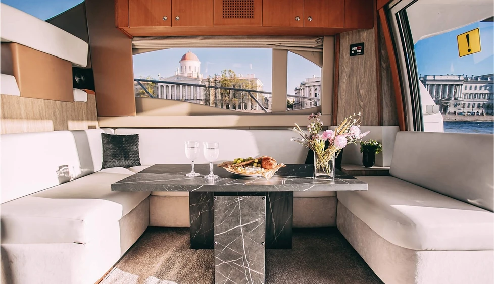 Яхта Majesty 44