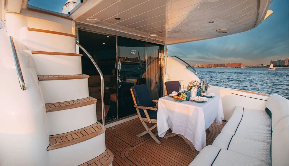Яхта Princess 57