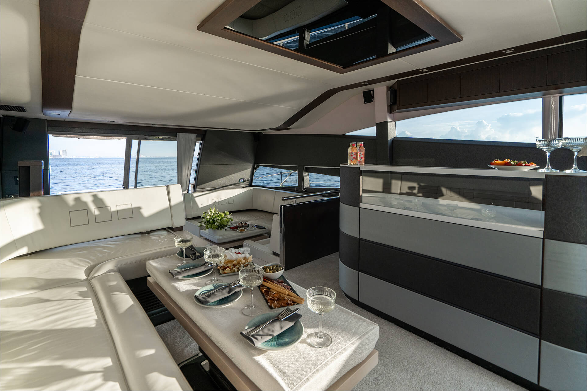 Яхта Galeon 640 Fly