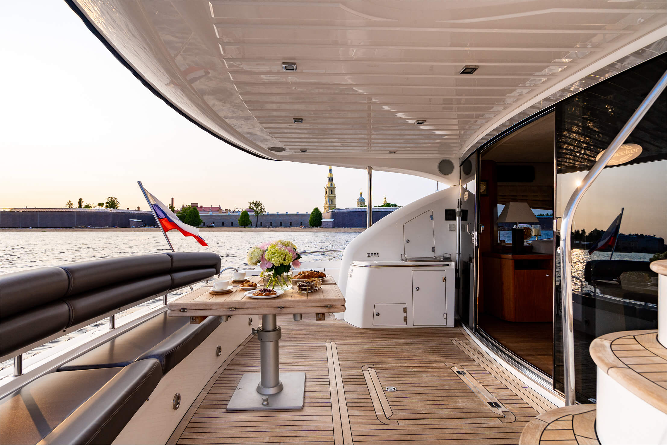 Яхта Sunseeker 70 Pallada