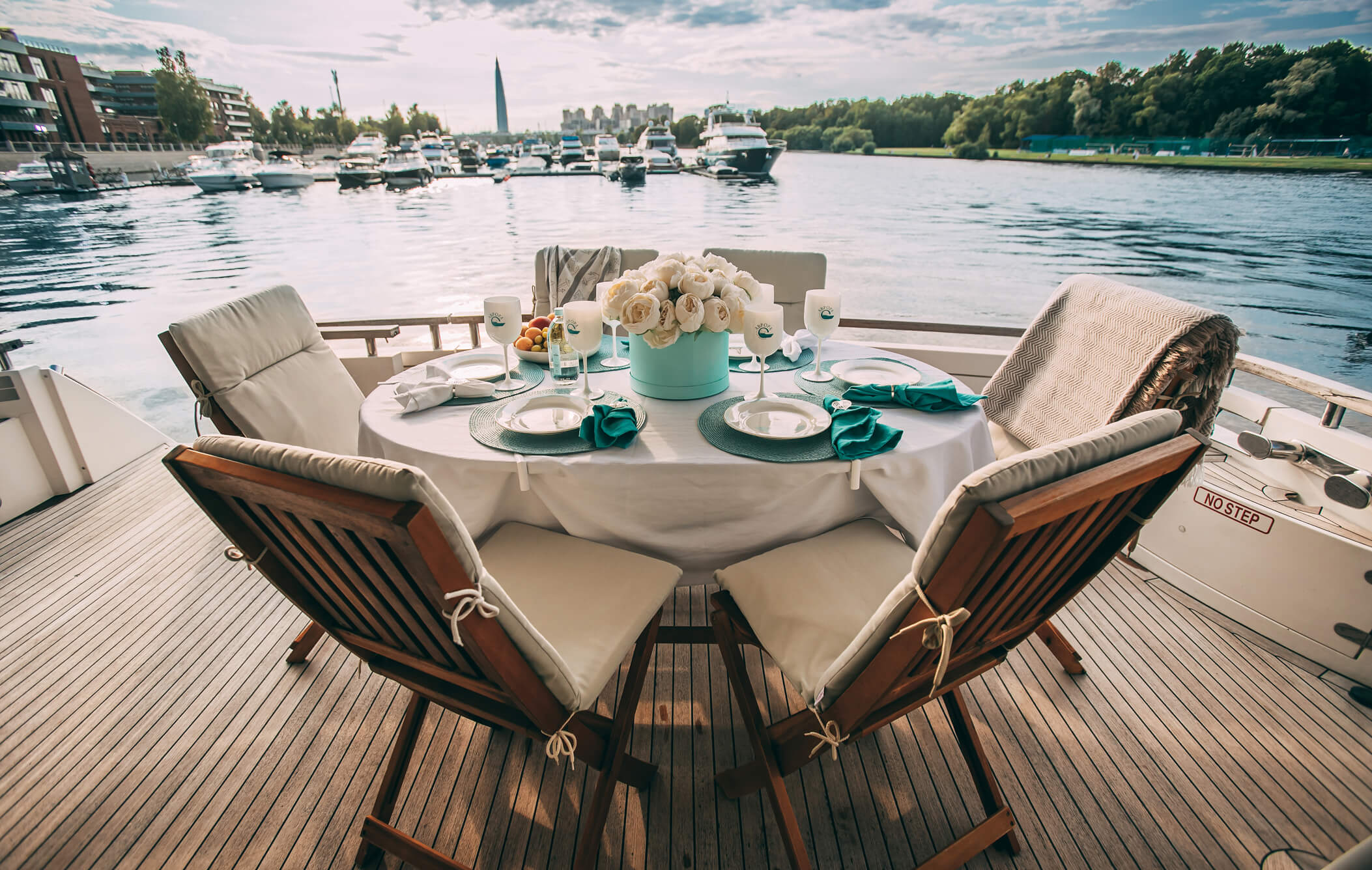 Яхта Fairline 68
