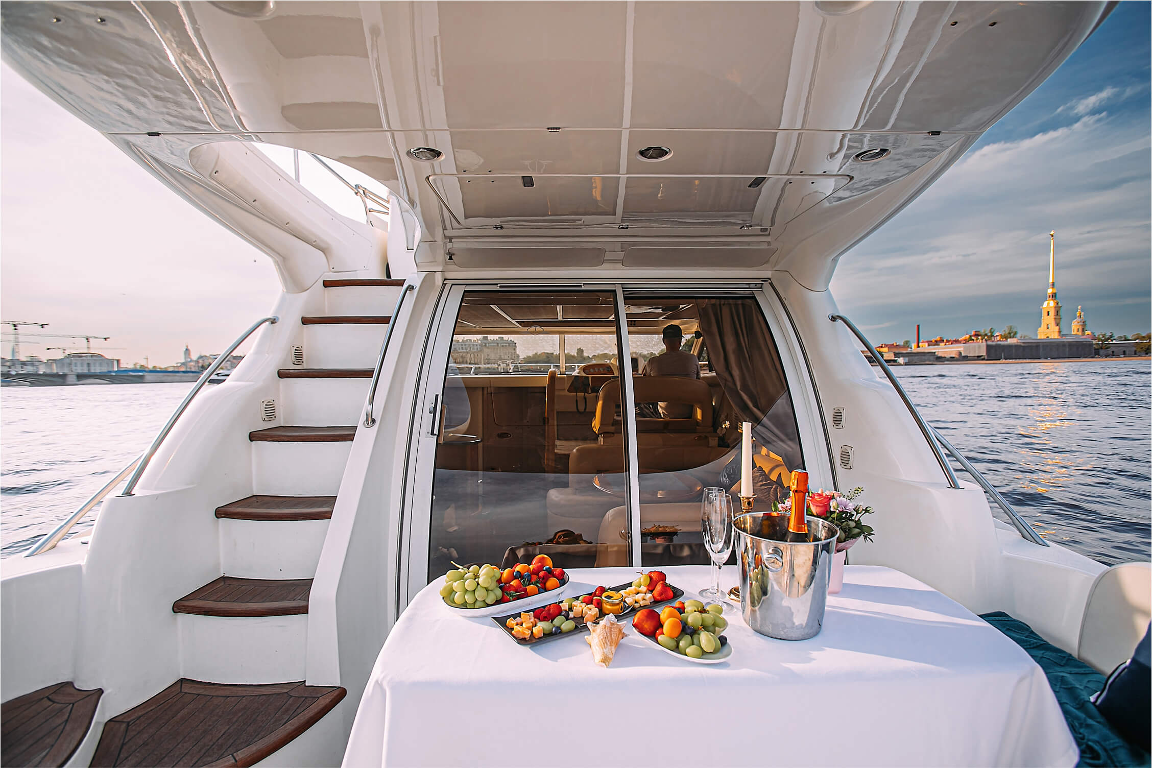 Яхта Sealine 37