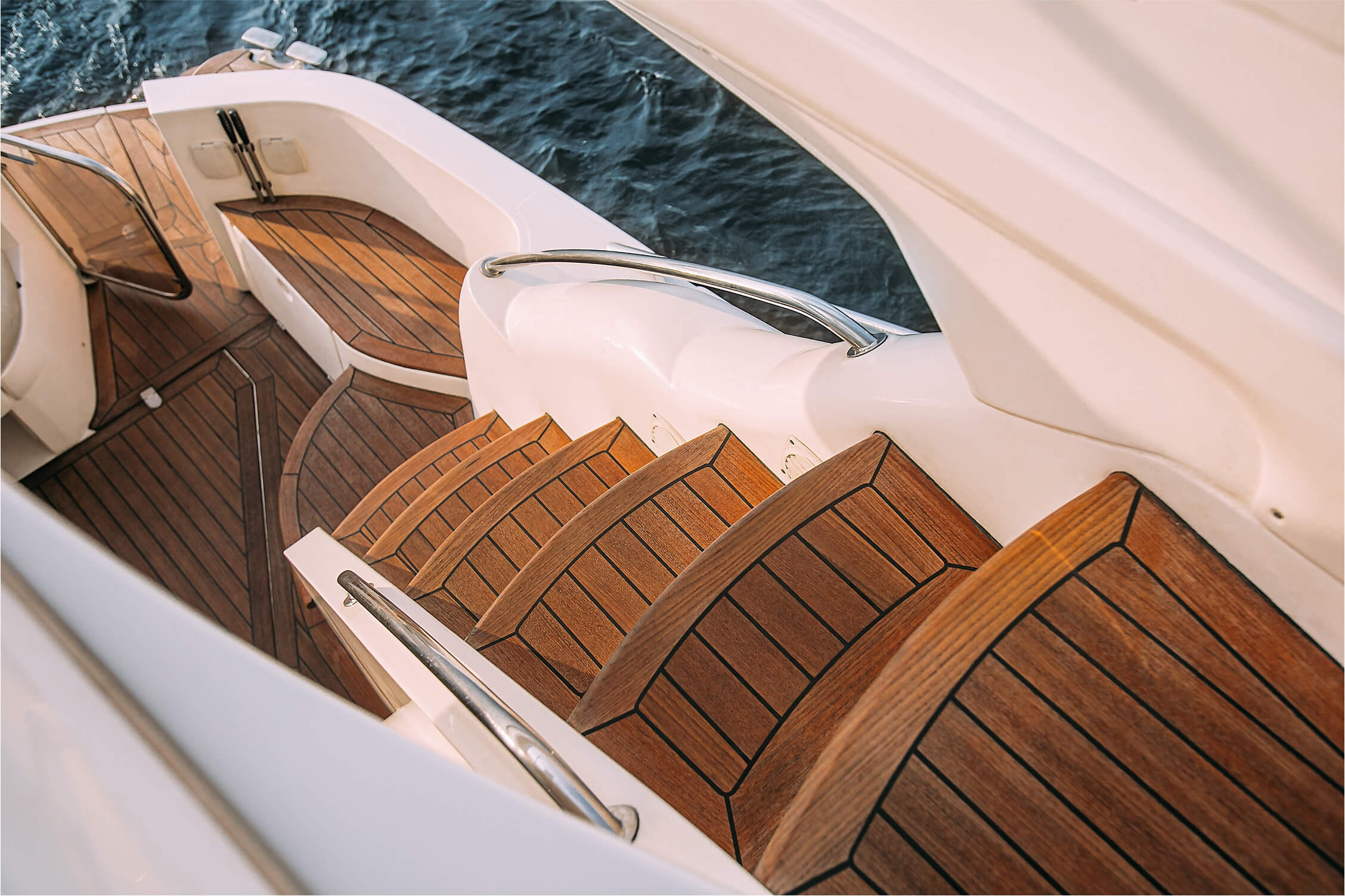 Яхта Sealine 37
