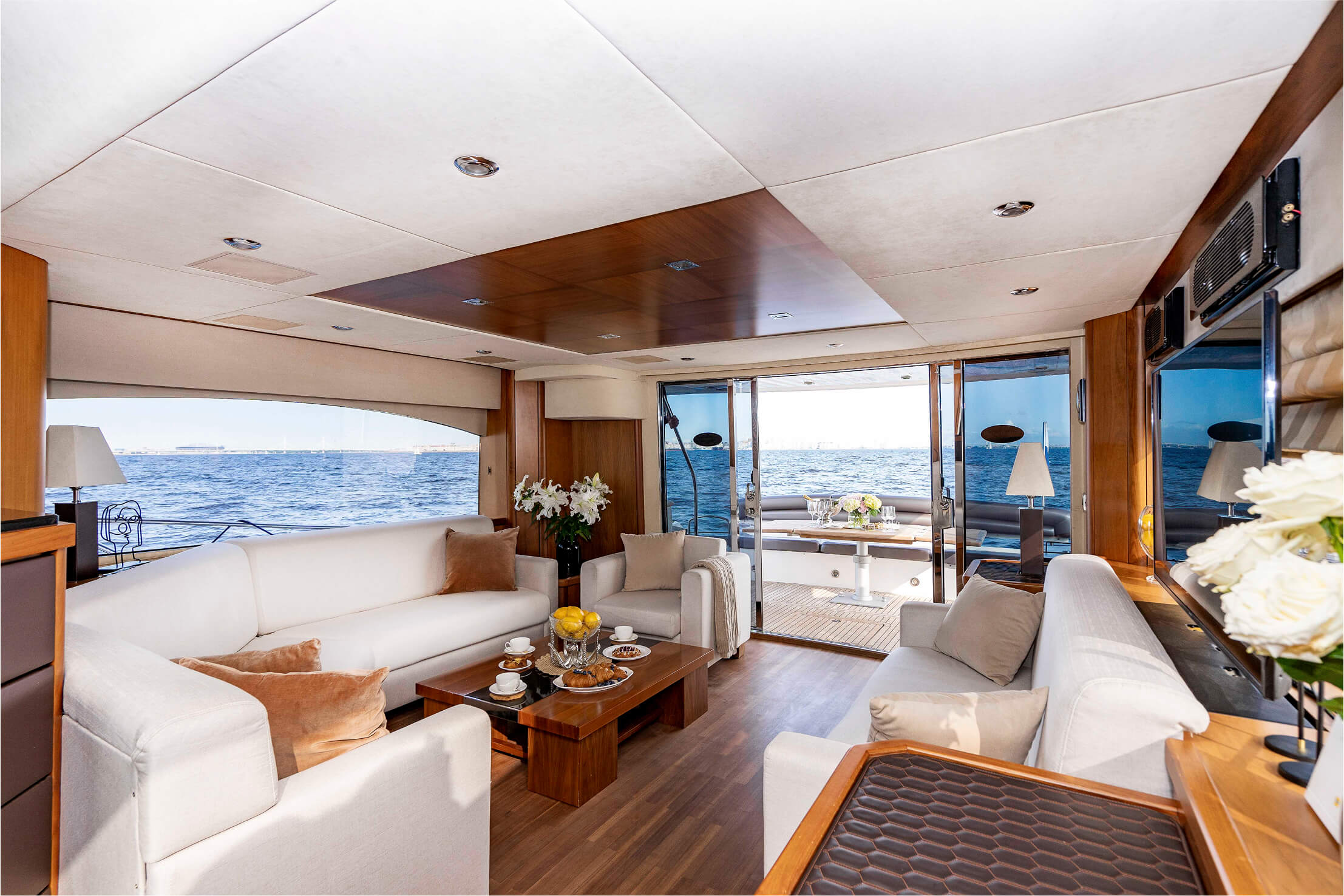 Яхта Sunseeker 70 Pallada
