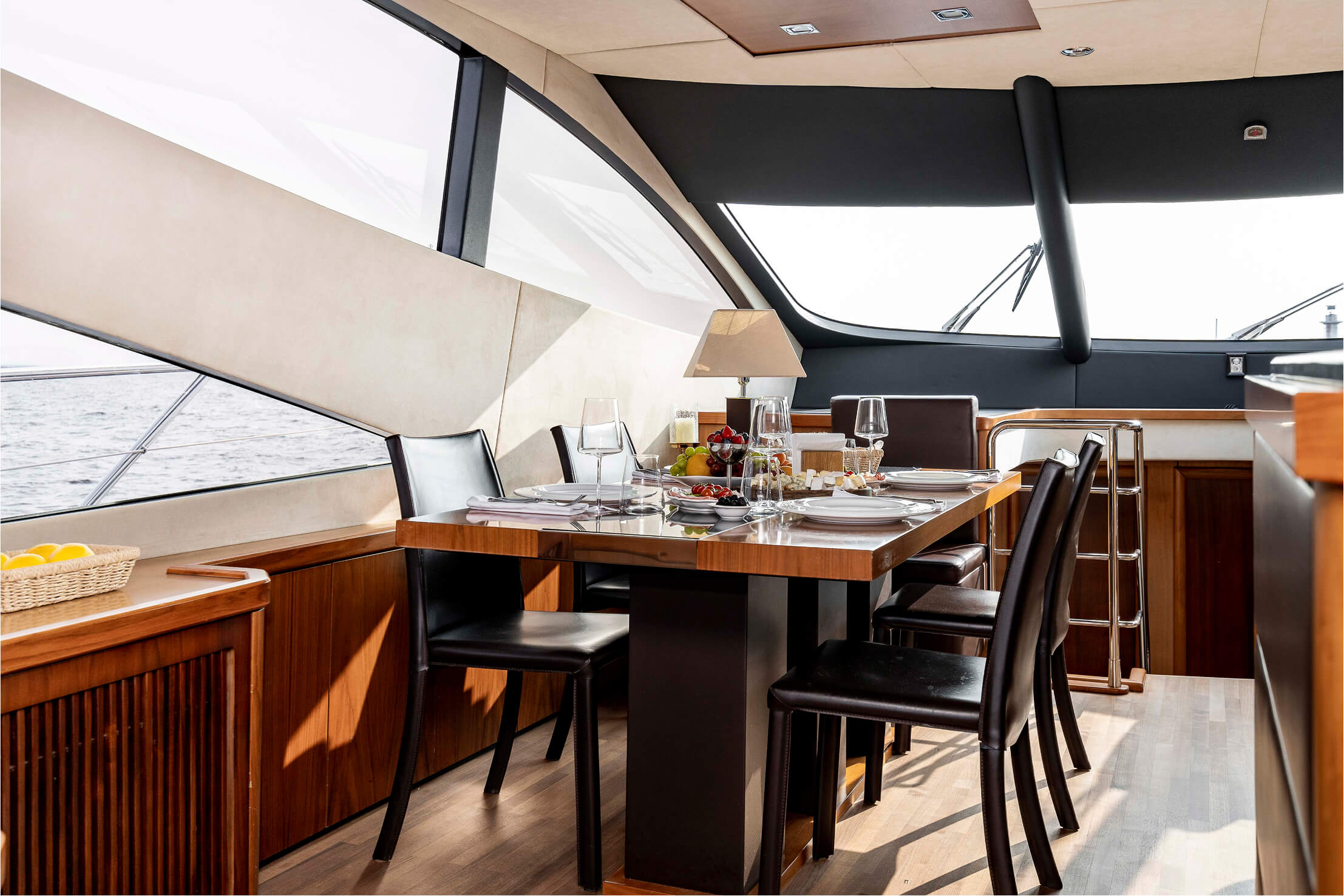Яхта Sunseeker 70 Pallada