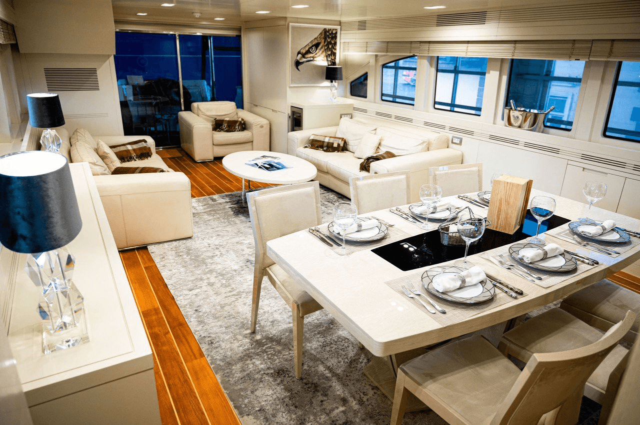 Яхта Benetti 90