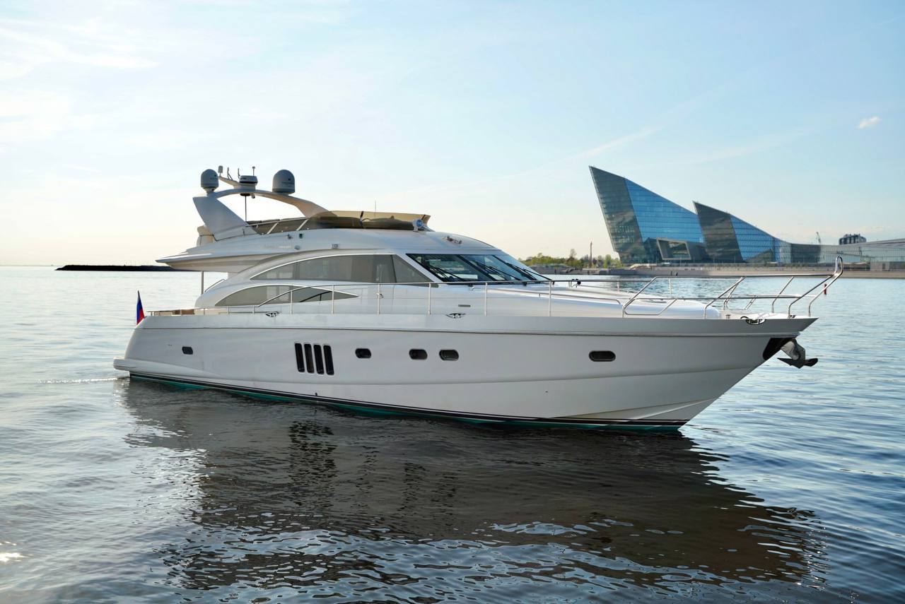 Яхта Princess 68