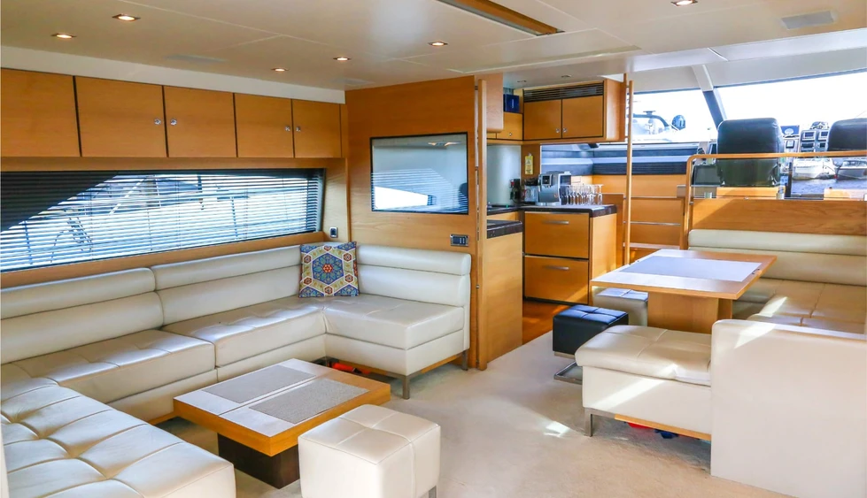 Яхта Fairline 65