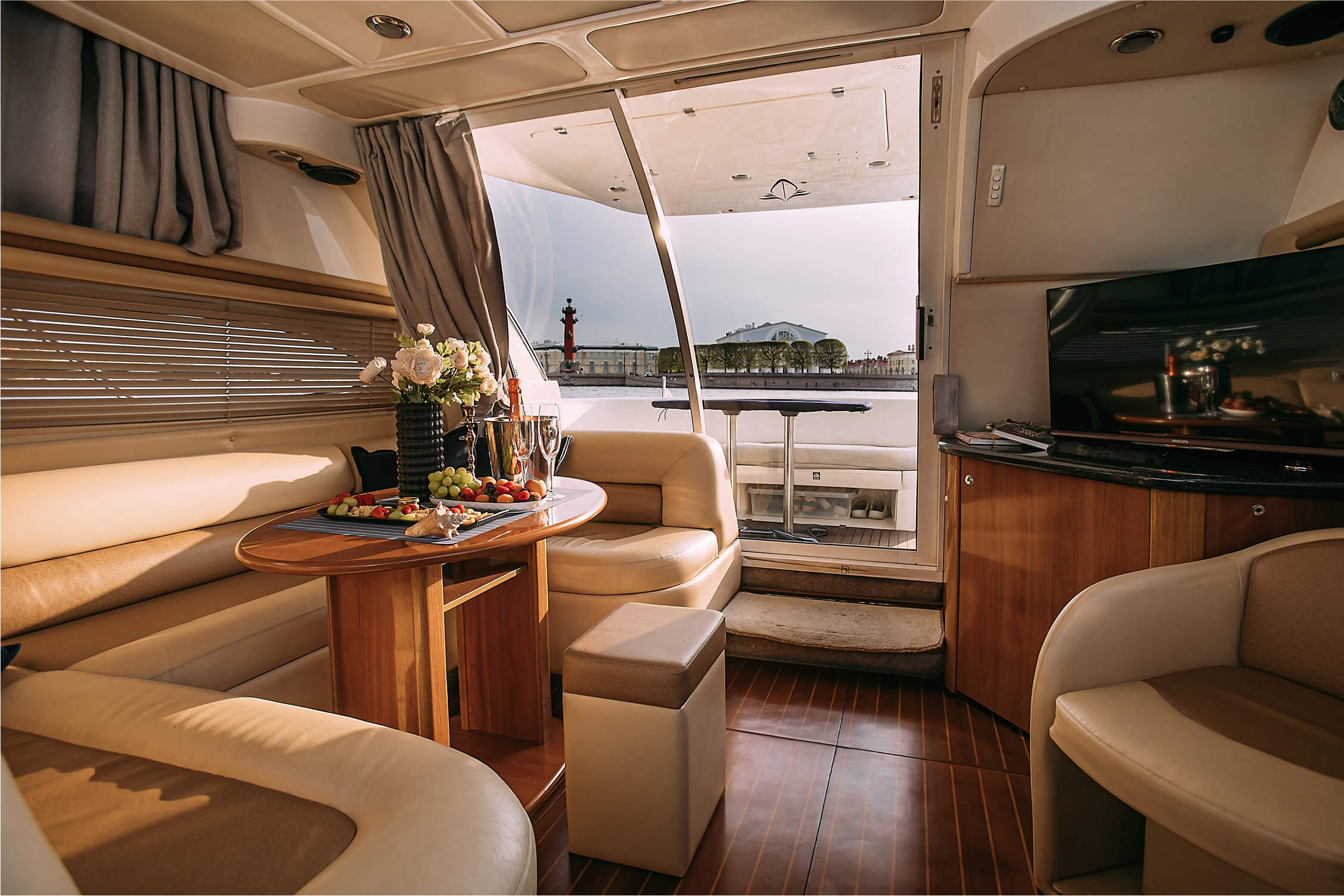 Яхта Sealine 37