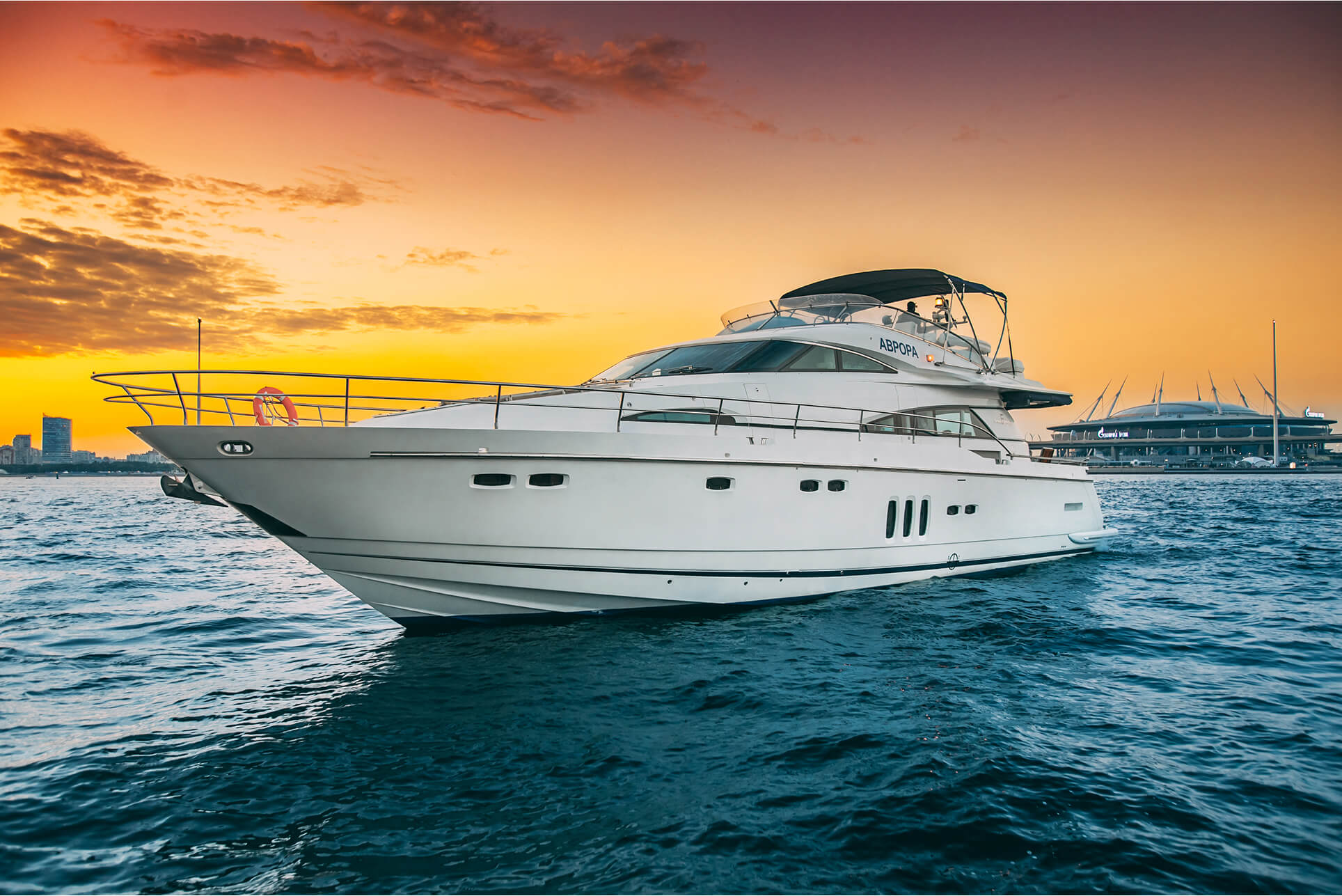 Яхта Fairline 68