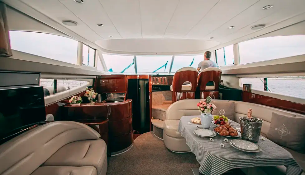 Яхта Princess 50