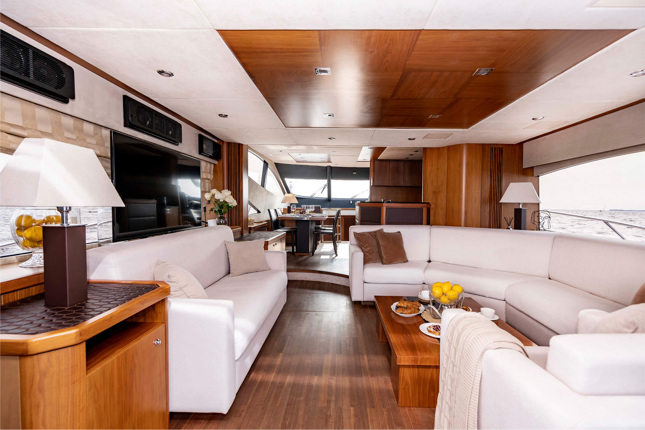 Яхта Sunseeker 70 Pallada