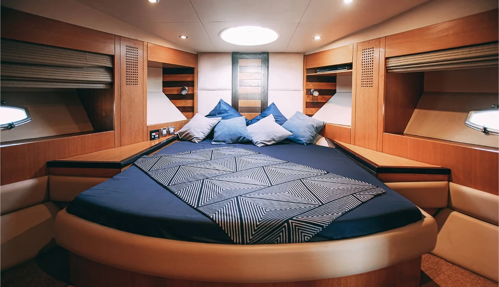 Яхта Majesty 44