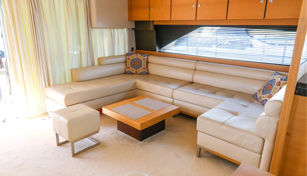 Яхта Fairline 65