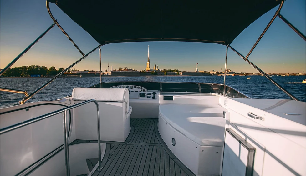 Яхта Majesty 44
