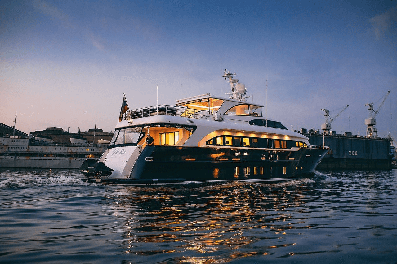Яхта Benetti 90