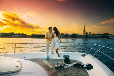 Яхта Fairline 68