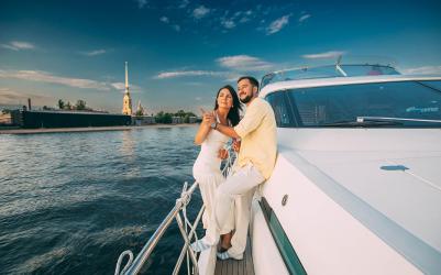 Яхта Fairline 68