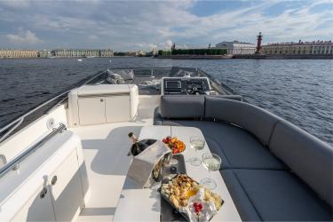 Яхта Galeon 640 Fly