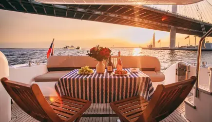 Яхта Princess 58