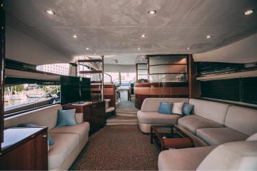 Яхта Princess 68