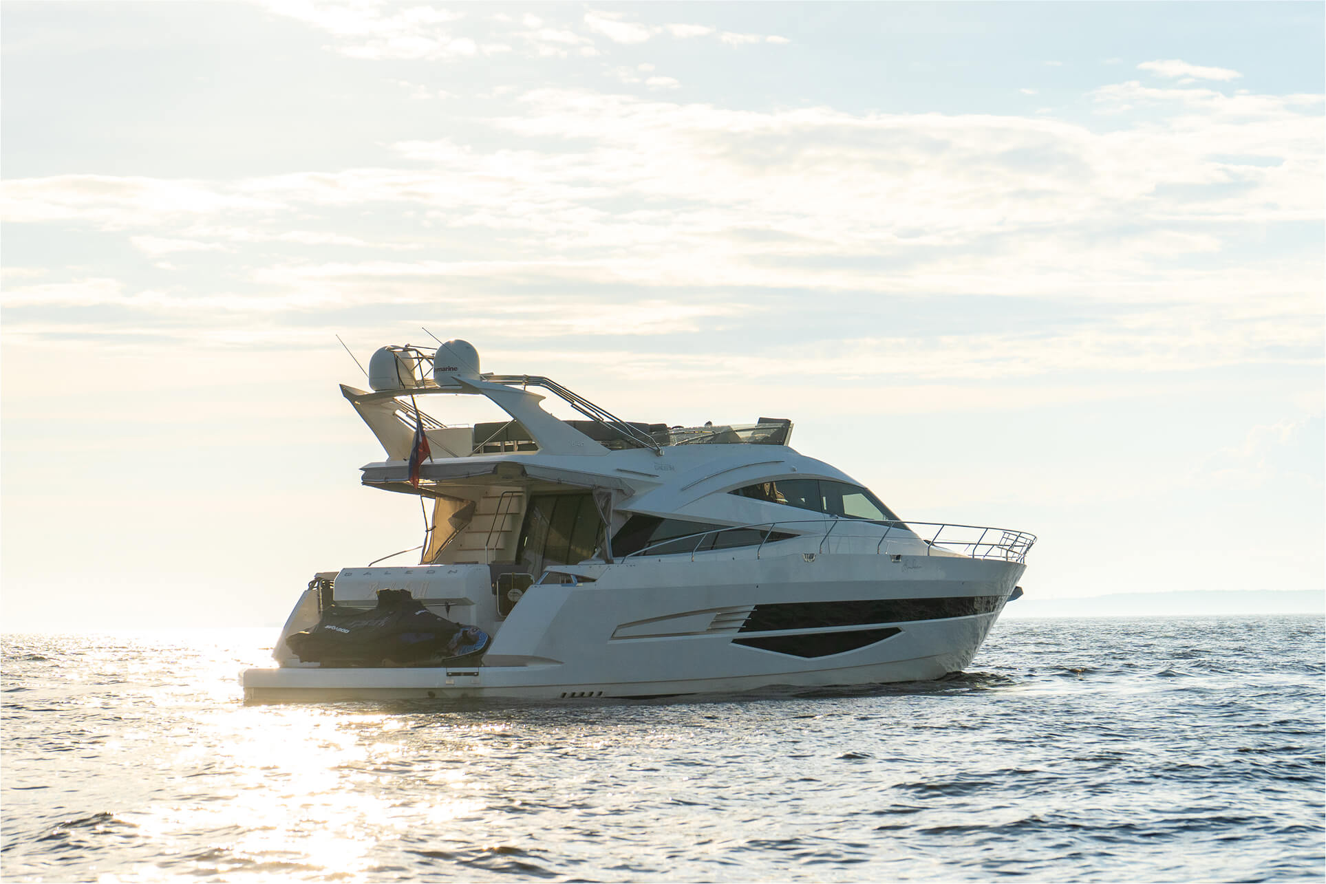 Яхта Galeon 640 Fly