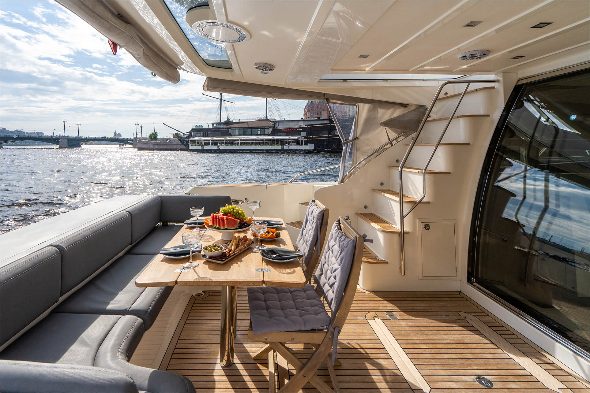 Яхта Galeon 640 Fly