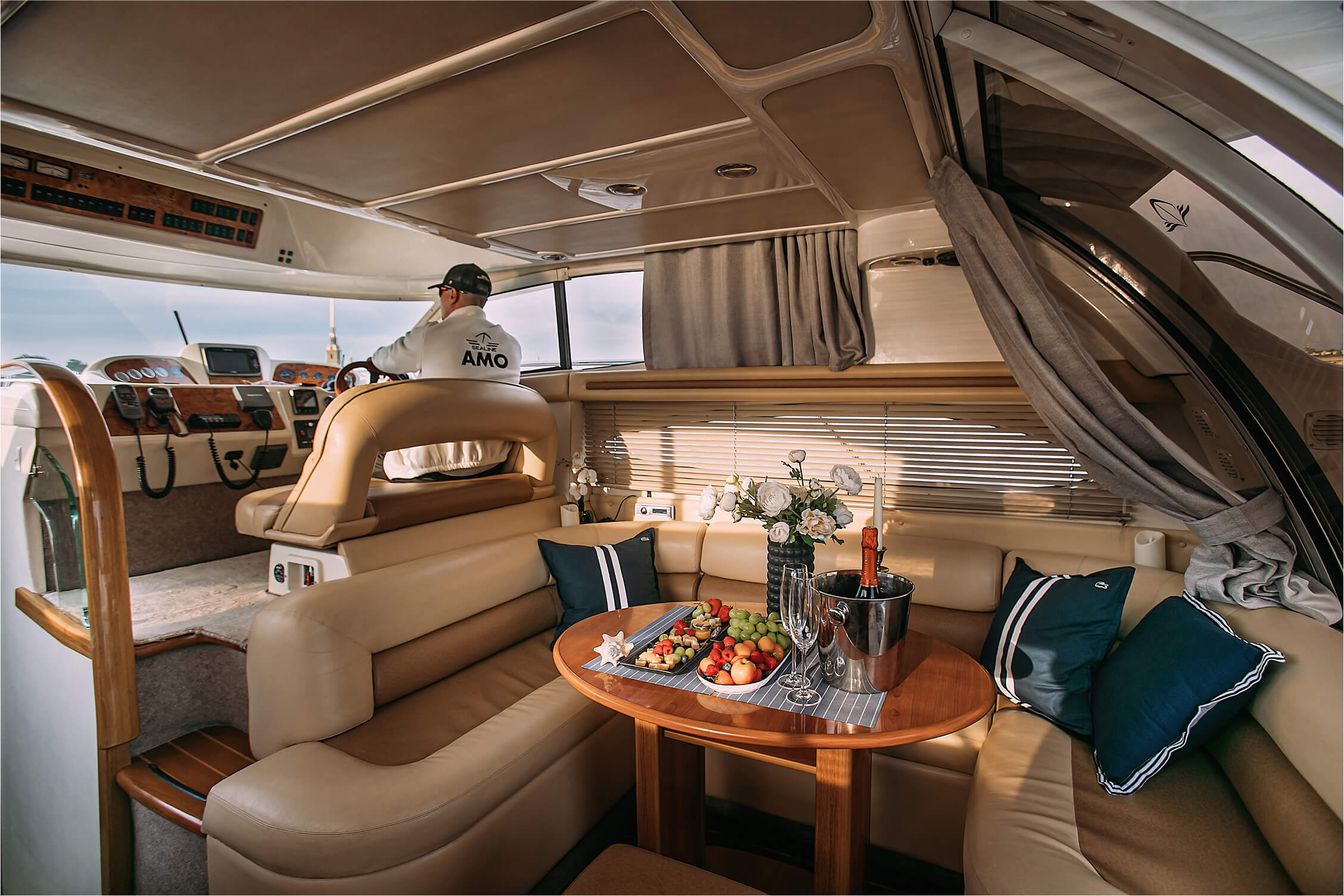 Яхта Sealine 37