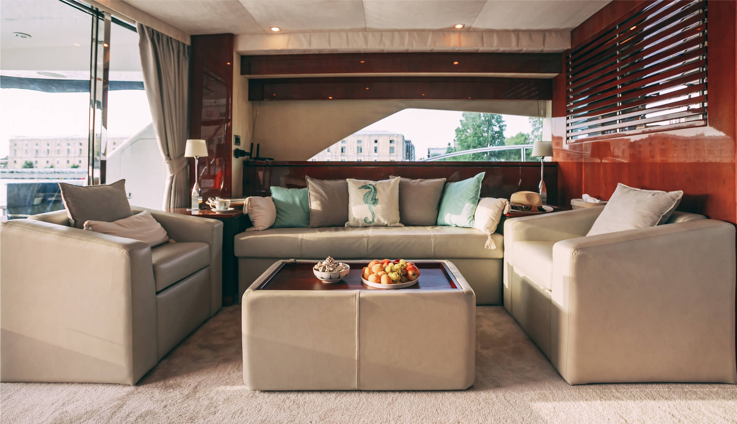 Яхта Fairline 68
